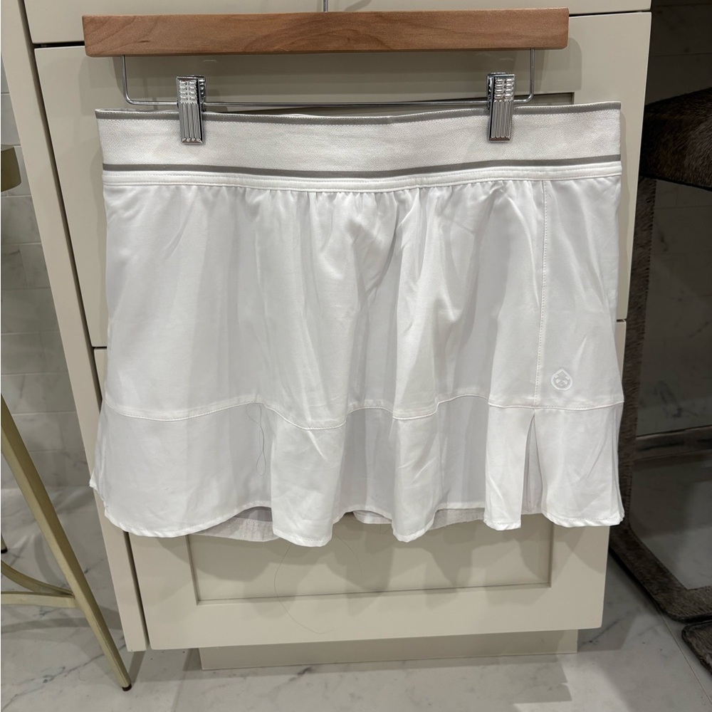 Tasc Performance White Tennis Skirt | Built-In Shorts | Ruffle Hem | Size L